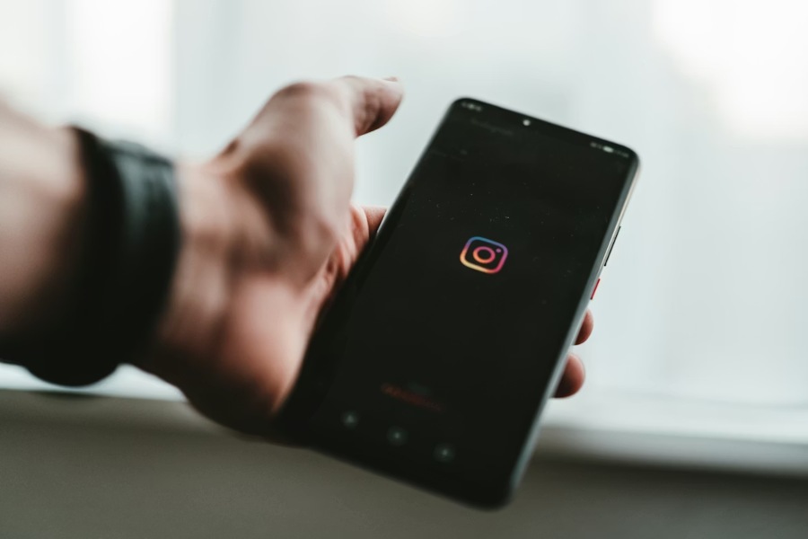 How to View Instagram Stories Anonymously in 2026