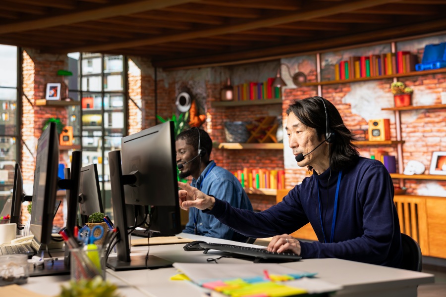 How Live Call Answering Services Support Small Design Businesses