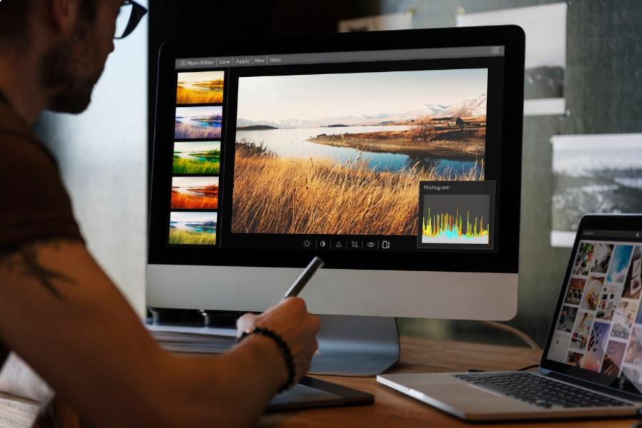 How Software Merges Two Photos Into One