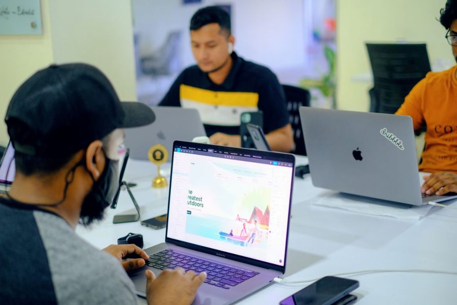 Why U.S. Startups Are Replacing In-House Hiring With Outsourced Web Development Teams 